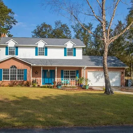 Beach Bound Family Getaway- 5 Bedroom Newly Renovated